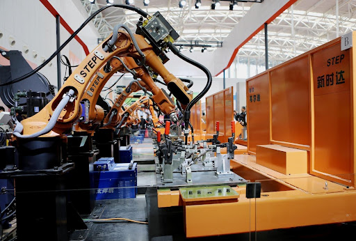 KHÁI NIỆM VÀ ỨNG DỤNG ROBOT CÔNG NGHIỆP TRONG NHÀ MÁY SẢN XUẤT