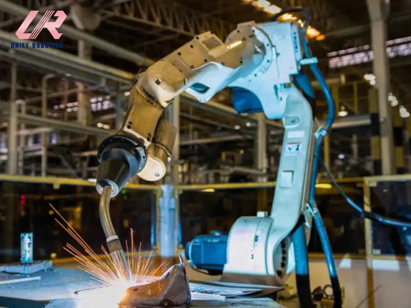 Robot hàn giúp tăng năng suất và nâng cao chất lượng sản phẩm