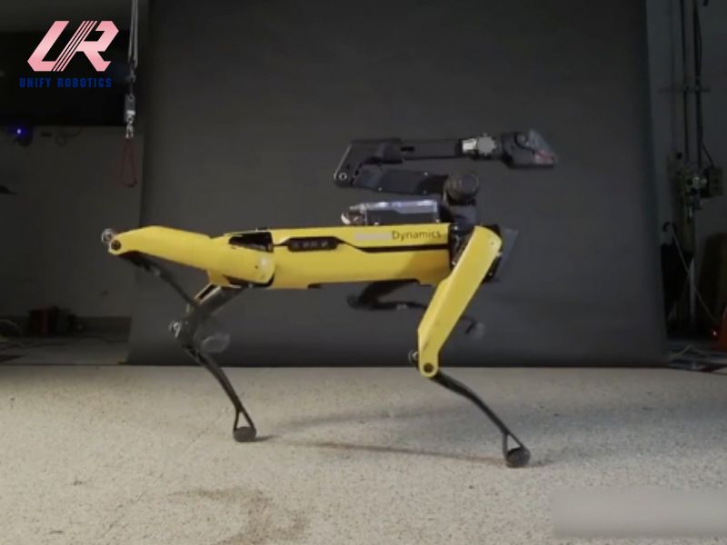 Robot giám sát nhà máy công nghiệp