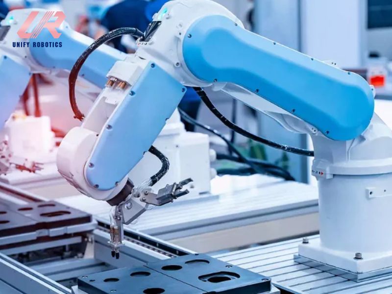 Robot là hệ thống máy móc được lập trình sẵn